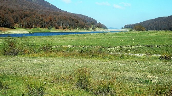 Lago Paduli visto dalla zona dei sedimenti del Fiume Enza